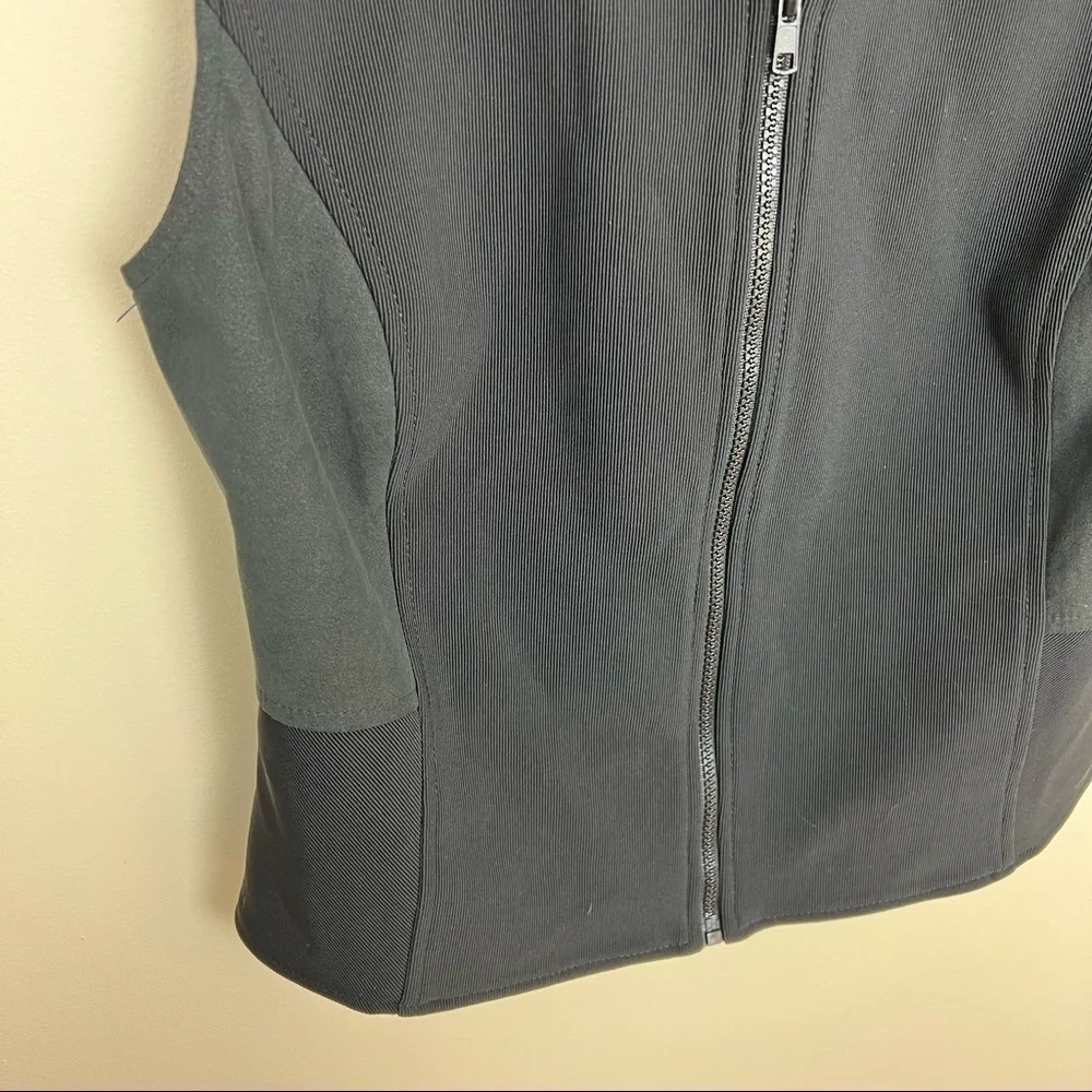 Equestrían Black Vest‎